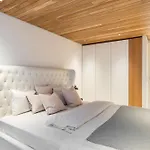 Scandinavian Design Townhouse With Private Sauna *