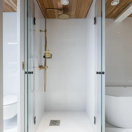 Scandinavian Design Townhouse With Private Sauna *